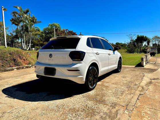 VOLKSWAGEN POLO 1.0 MPI MANUAL VOLKSWAGEN POLO 1.0 MPI MANUAL
